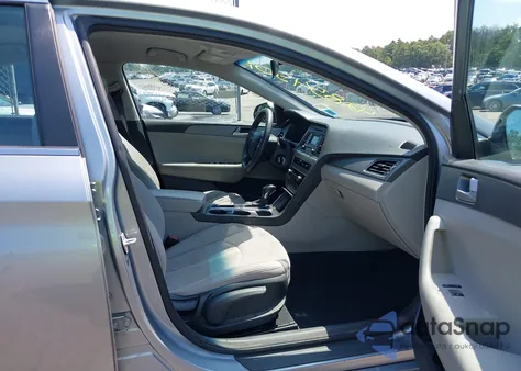 2015 Hyundai Sonata Se z USA, uszkodzony, nr VIN 5NPE24AF3FH016800